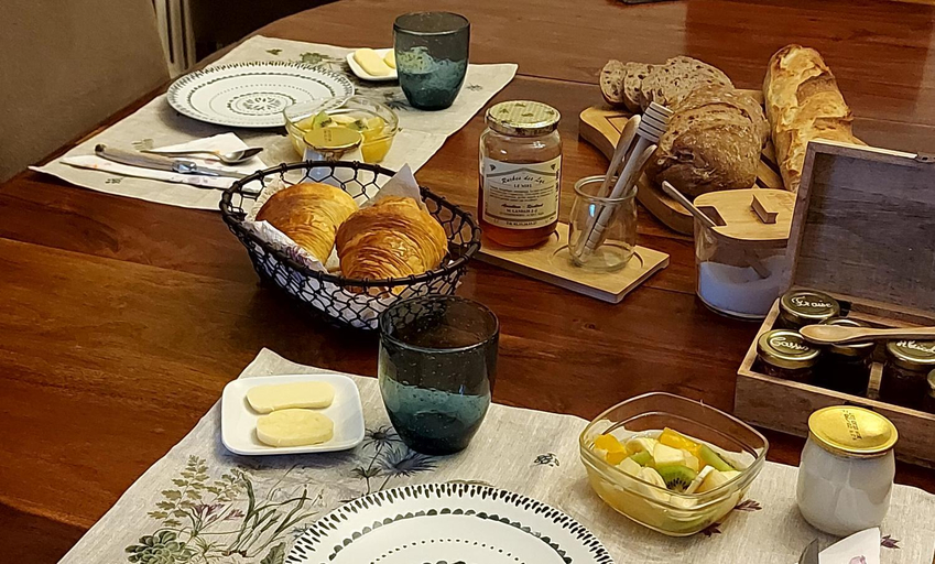 Food & Drinks 5, Villa Maella- Gites en Normandie, tout confort, SPA et Piscine, Orne
