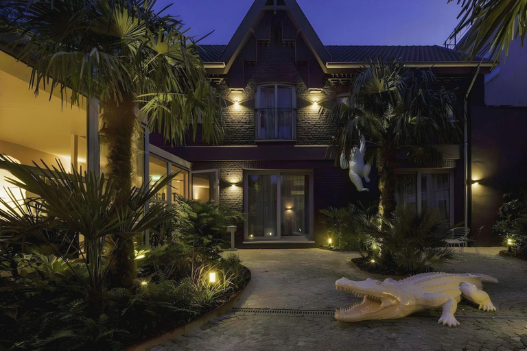 Exterior & Views