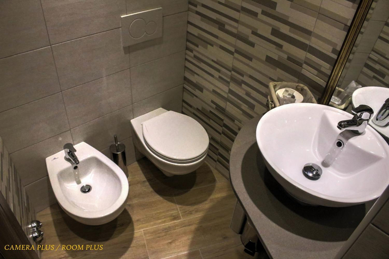 Bathroom 3, Hotel Pino, La Spezia