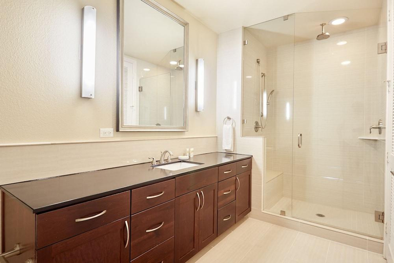 Bathroom 3, Sonder at The Catherine, Travis