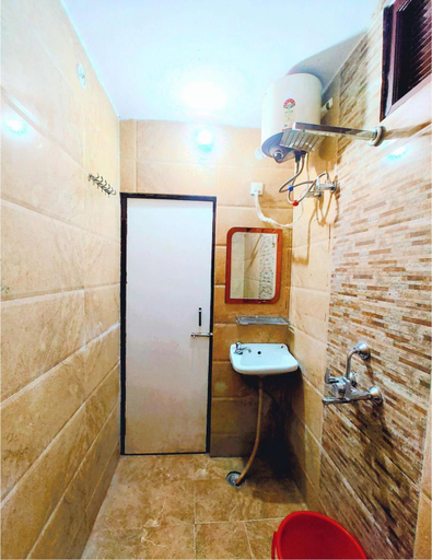 Bathroom 5, Trinetra Nirvana, Varanasi