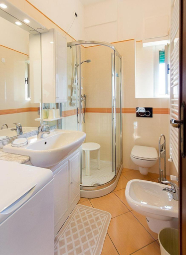 Bathroom 3, Casavacanze Internazionale, Imperia