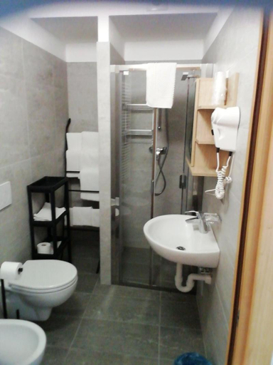 Bathroom 3, Albergo Gufo Depandance, Sondrio