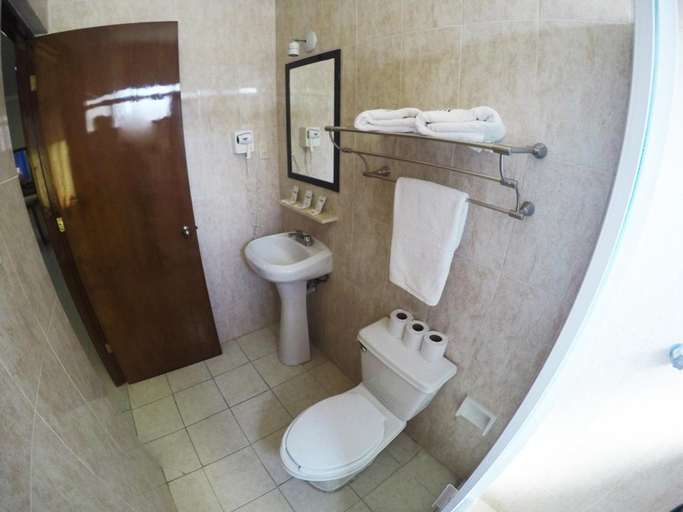 Bathroom 4, Hotel Oriente, Veracruz