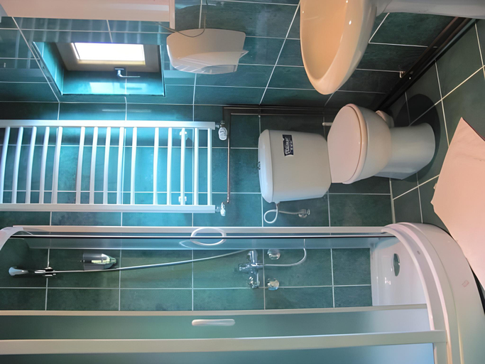Bathroom 5, SKi Hotel