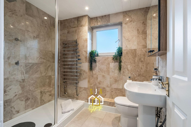 Bathroom 2, Fonthill Stay - SJA Stays - 3 Bed Apartment, Aberdeen