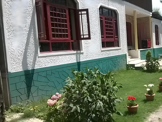 Exterior & Views, HOTEL CROWN PALACE, Srinagar