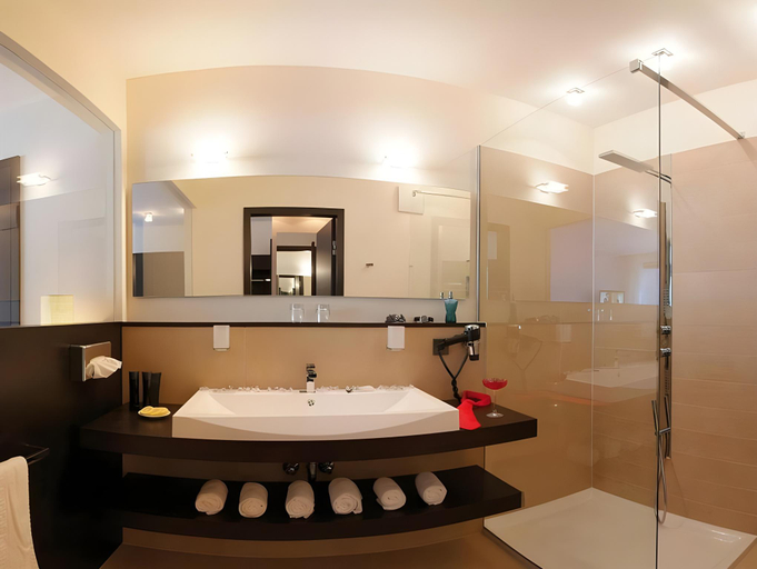 Bathroom 4, Vier Jahreszeiten, Bolzano