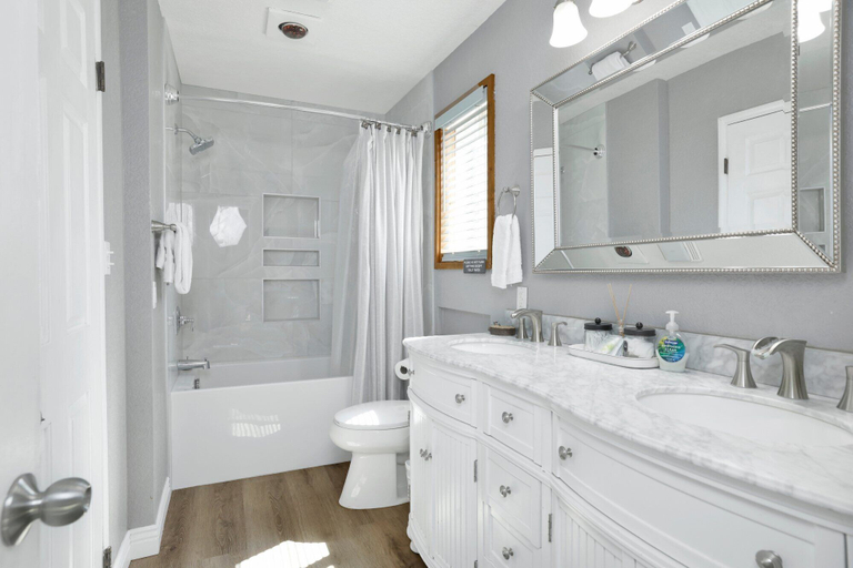 Bathroom 4, JAY Bird Landing Escape #2308, San Bernardino