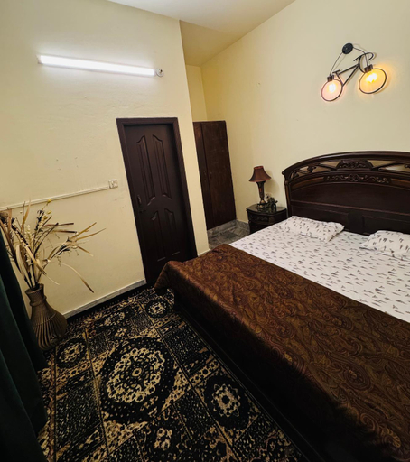 Others 3, Pansota House, Faisalabad