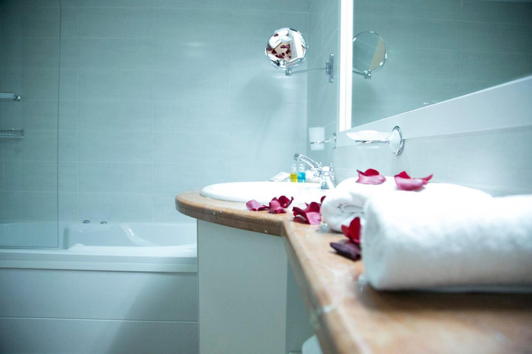 Bathroom 5, Bzommar Palace Hotel, Kasrouane