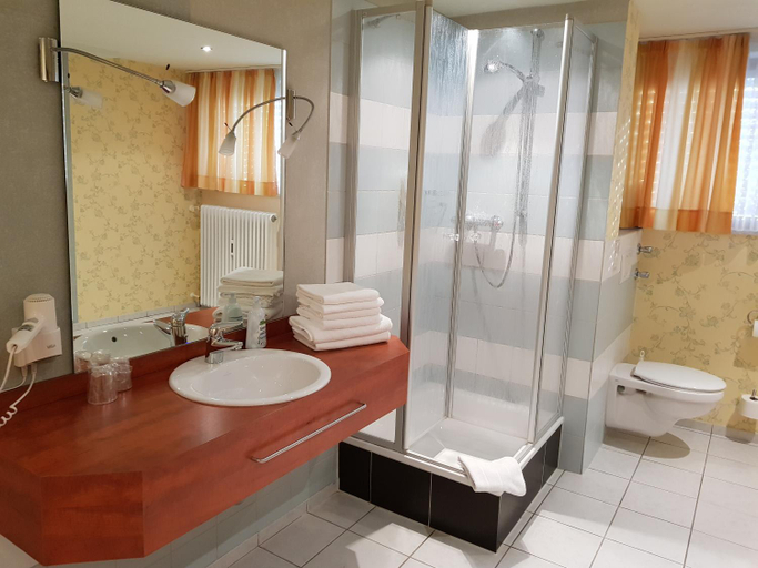 Bathroom 2, Hotel "Zum Moseltal", Trier-Saarburg