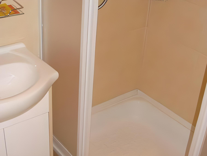 Bathroom 3, Staryi Krakiv, L'vivs'ka