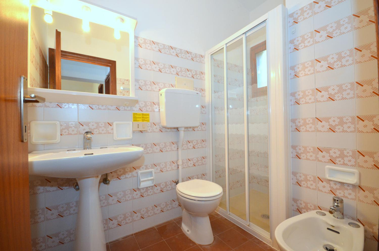 Bathroom 2, Villaggio delle Meduse, Venezia