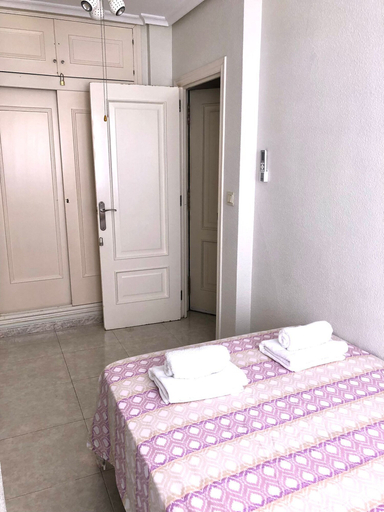 Room 3, Amplio Apartamento Turistico en Torrevieja, Alicante