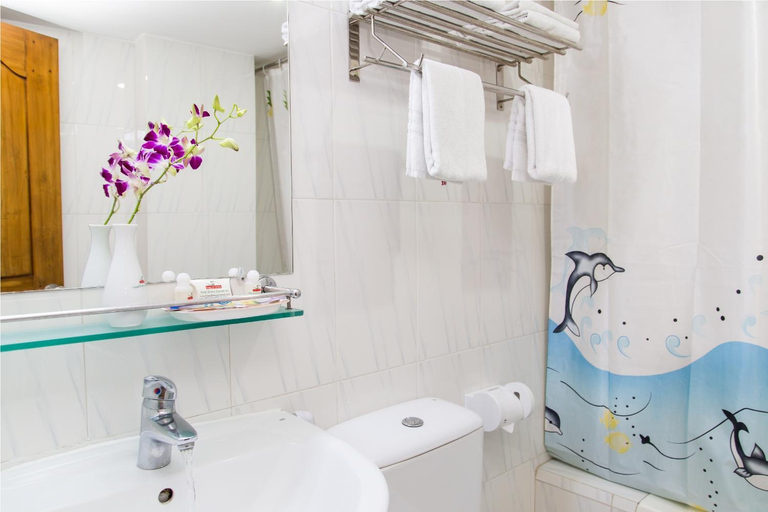 Bathroom 4, Dhaka Golden Inn - Banani'Lakeside, Dhaka