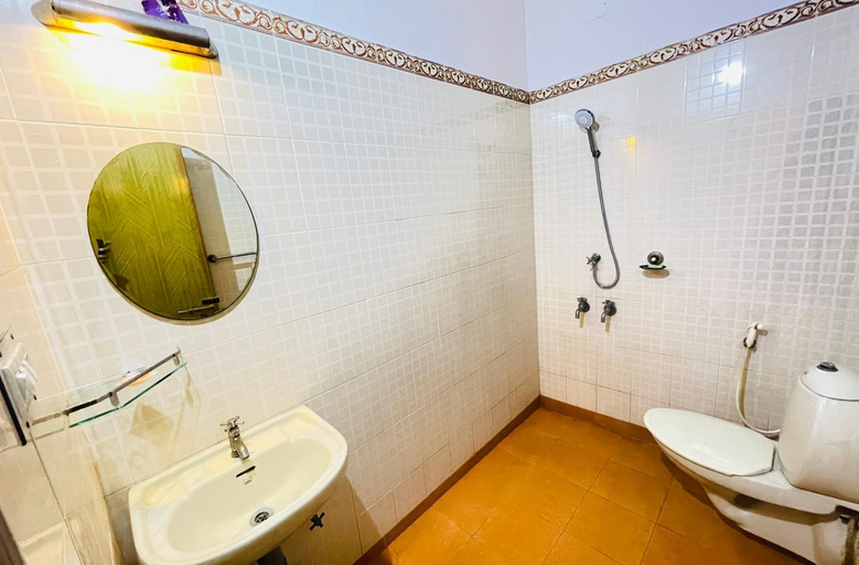 Bathroom 3, Mangosteen villa, Ernakulam