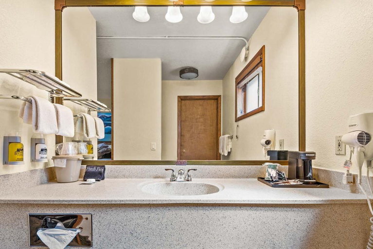 Bathroom 2, Box Canyon Lodge and Hot Springs, Ouray