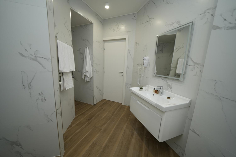 Bathroom 4, Ser in Hotel, Yerevan