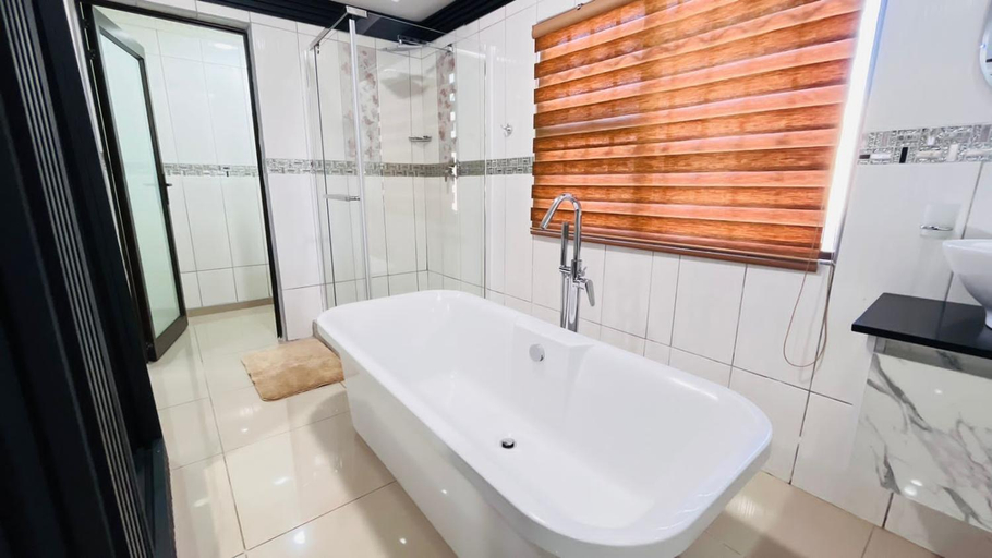 Bathroom 4, Boeketlong Lodge, Sekhukhune