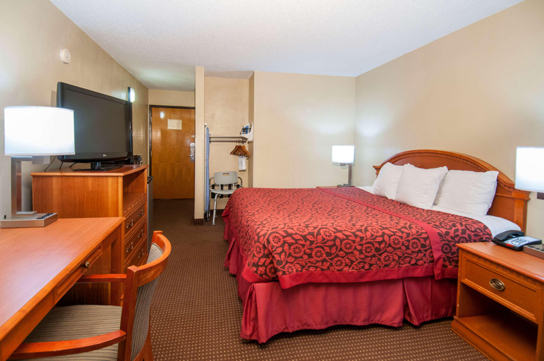 Bedroom 5, Days Inn by Wyndham Pauls Valley, Garvin