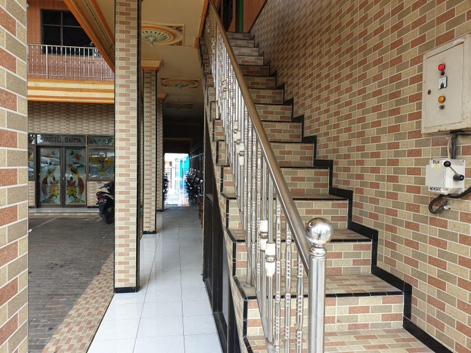 Public Area 2, Hotel O Houstel Darma Syariah, Probolinggo