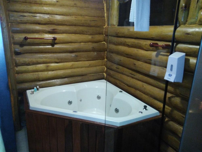 Bathroom 4, Hotel Britannia, Itatiaia