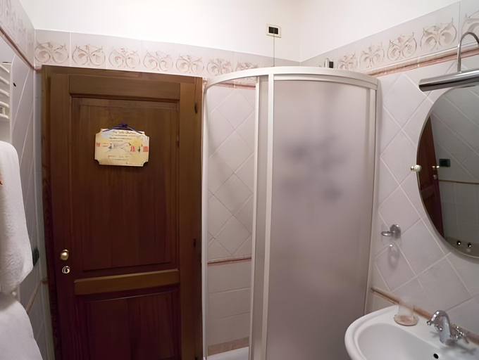Bathroom 5, New Day, Perugia