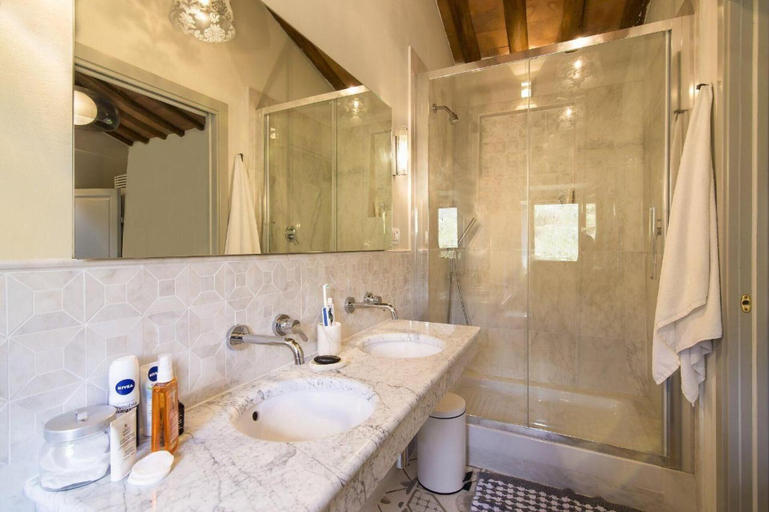 Bathroom 3, Villa Cantucci Volterra, Pisa
