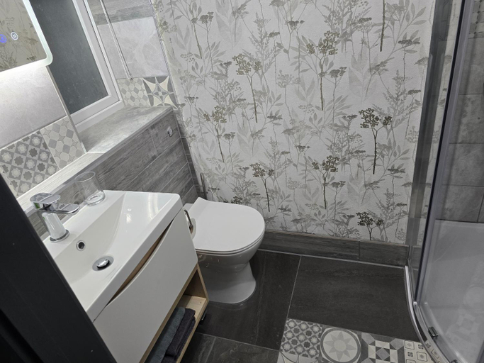 Bathroom 4, Martello Bay Hotel, Essex