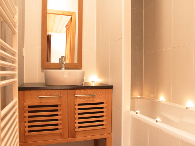 Bathroom, Apartment in Vallorcine near Mont Blanc, Haute-Savoie
