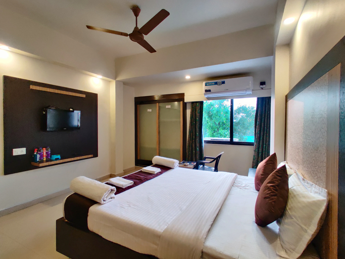 Bedroom 3, Hotel Ashwin Igatpuri Pure Veg & Jain Food, Nashik