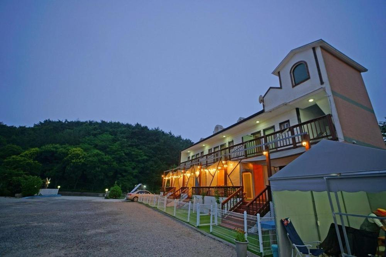 Exterior & Views 1, Anmyeondo Taean Bada Jeongwon Pension, Taean