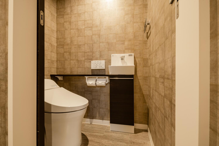 Bathroom 5, Grand Base Moji Nagomi, Kitakyūshū