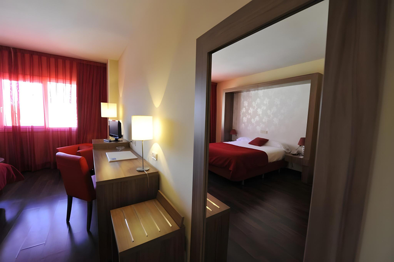 Bedroom 3, Puerta de Segovia, Segovia