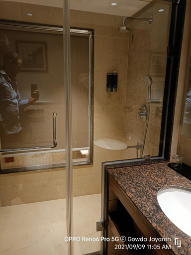 Bathroom 2, AARYA MANSION V One Hotel, Hassan