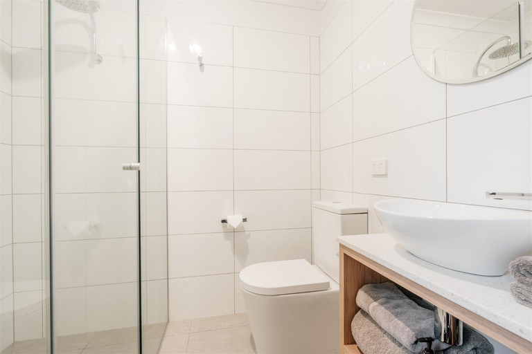 Bathroom 3, Waratah on York, Launceston - Pt B
