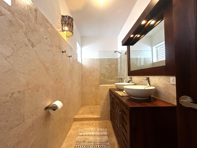 Others 4, Villa 4Bdrms 3.5baths with pool, Jacuzzi and Starlink WiFi, Las Terrenas
