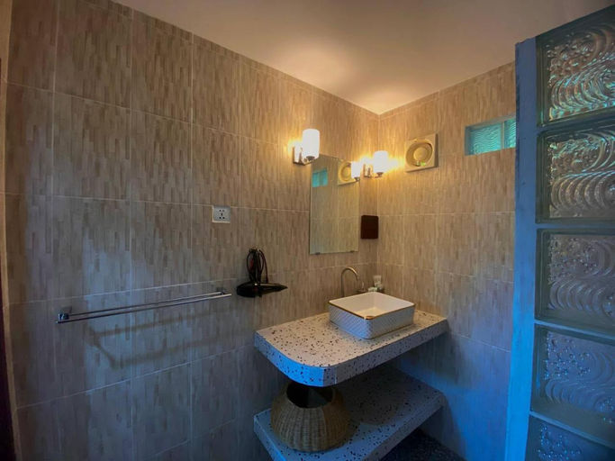 Others 5, Au Cabaret Vert Hotel, Svay Pao