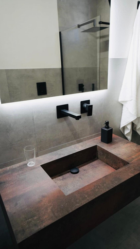Bathroom 3, Vento e salsedine, Trapani