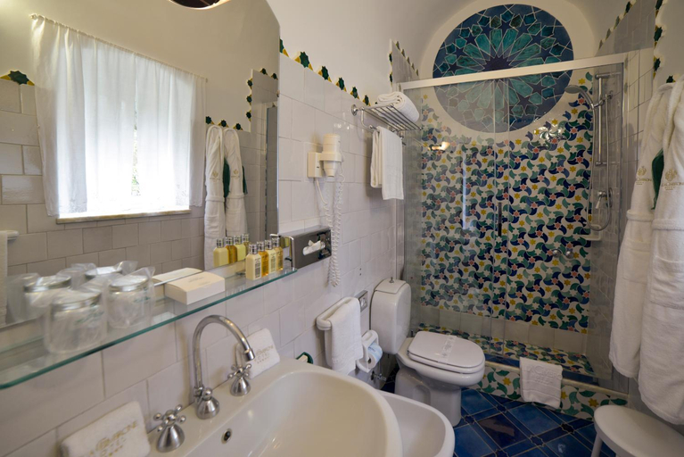 Bathroom 5, Hotel Villa Cimbrone, Salerno