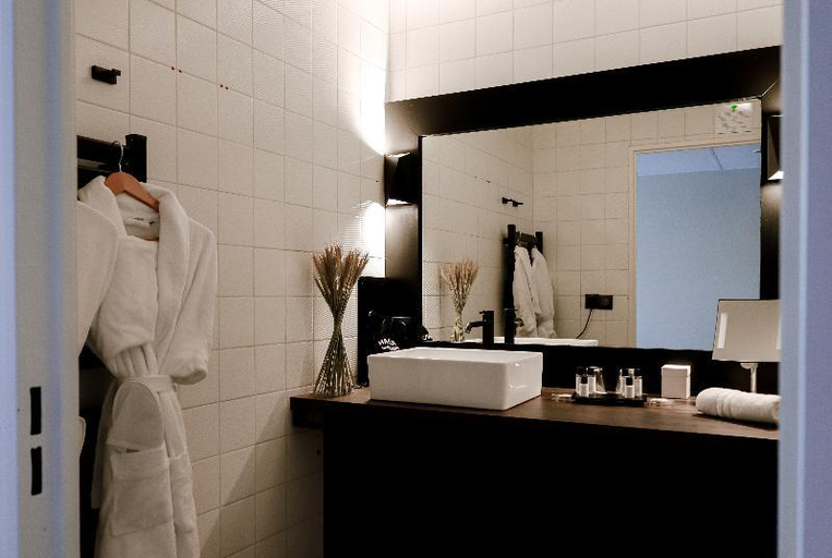 Bathroom 4, Hotel les Jardins de Deauville, Calvados