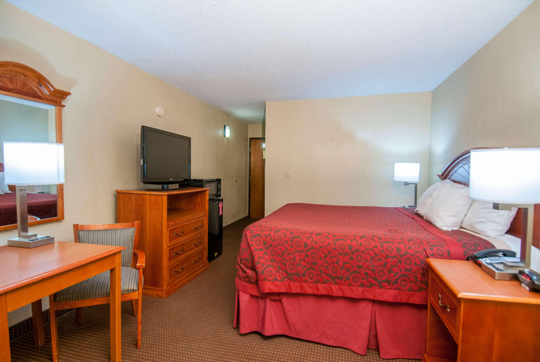 Bedroom 3, Days Inn by Wyndham Pauls Valley, Garvin