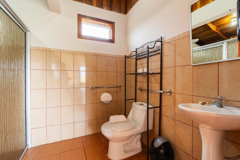 Bathroom 3, Chateau Arenal Hotel & Restaurante, San Ramón
