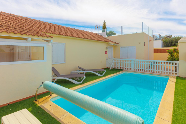 Sport & Beauty 2, Private villa with heated pool & terrace see view, Las Palmas