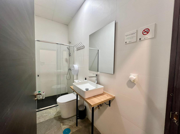 Bathroom 4, Cubik Rooms, Madrid