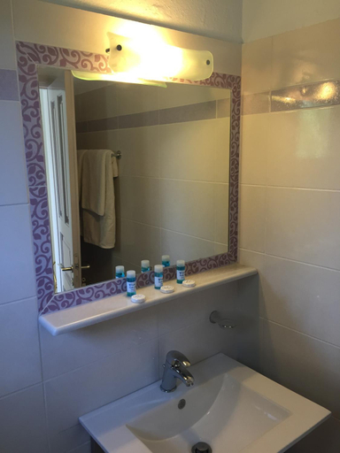 Bathroom 3, Hotel Katerina, Attica