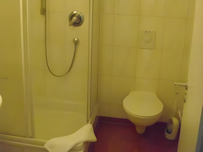 Bathroom 3, Hotel Bueraner Hof, Osnabrück