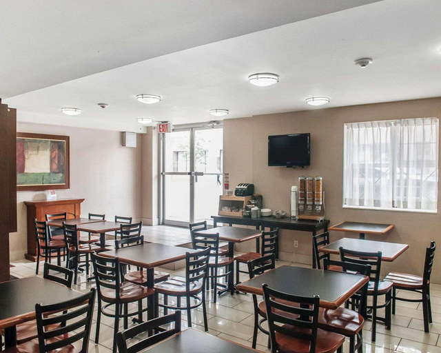 Others 3, Econo Lodge Inn & Suites Downtown, Toronto