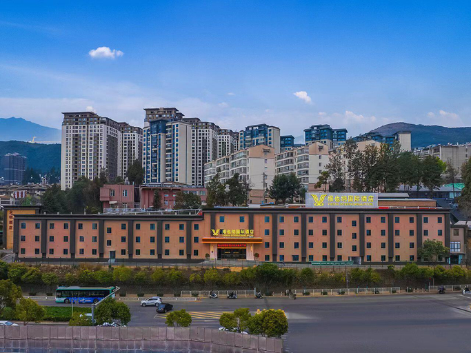 Exterior & Views